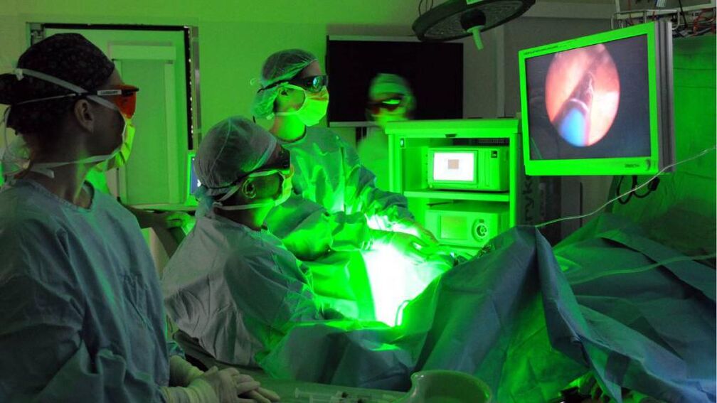 Doctors perform laser therapy for prostatitis